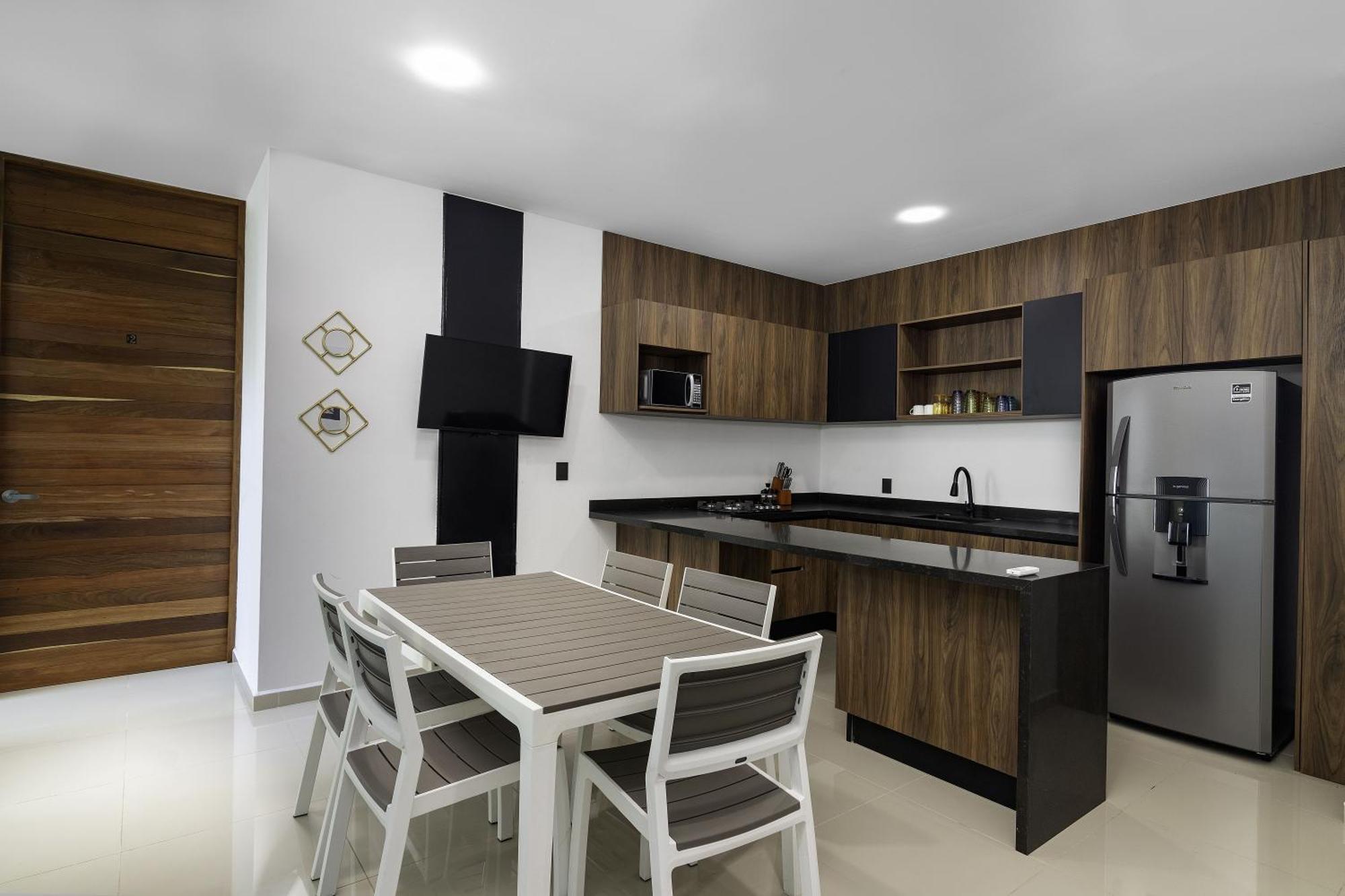 Angelina 28 Beachfront And Family Apartments - Modern And Relaxing Long Stays - 20 Min From Cancun Airport プエルト・モレロス エクステリア 写真